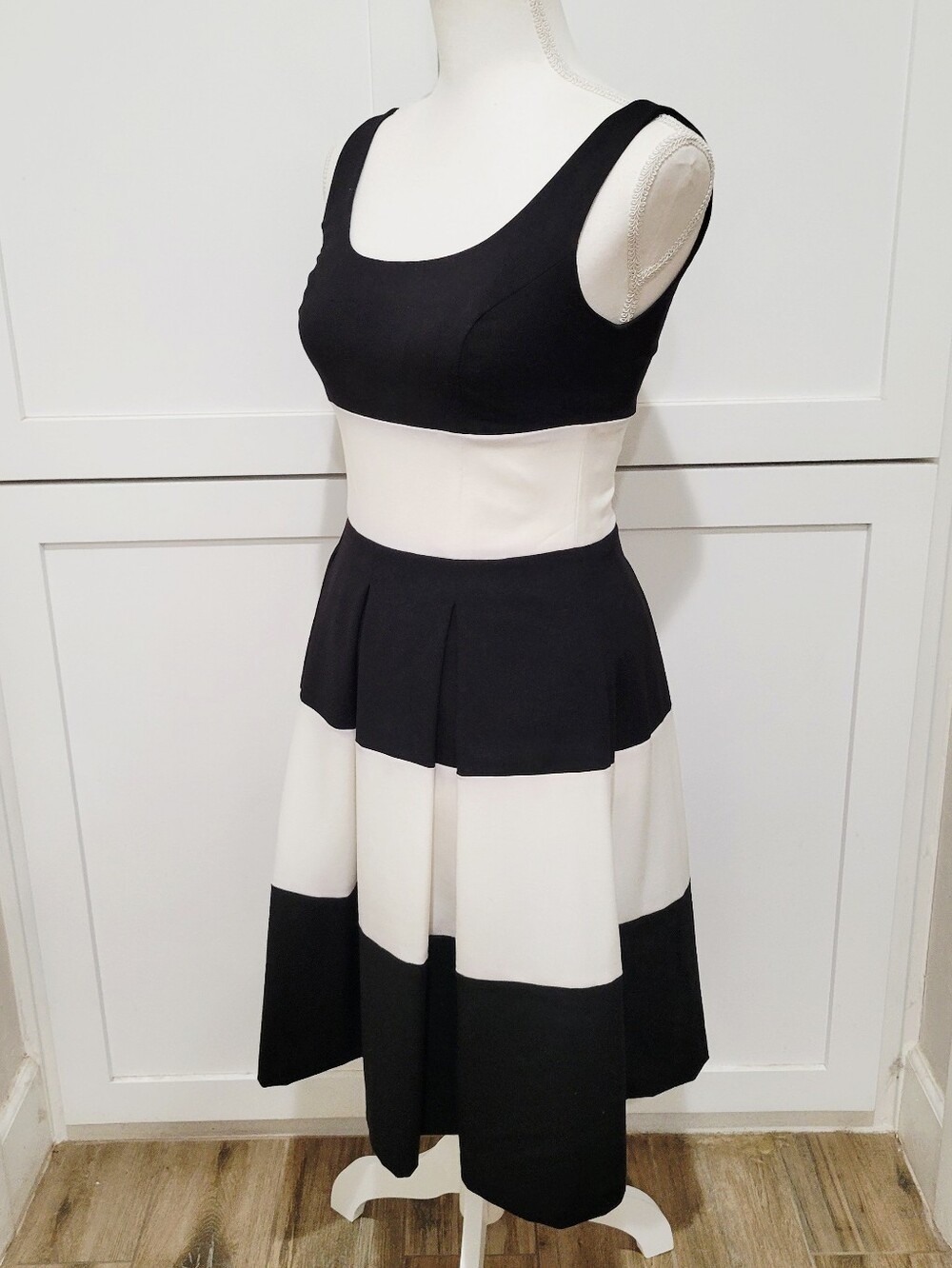 Ralph Lauren Black & White Color Block Sleeveless Fit & Flare Dress | Size 0 - Picture 2 of 7